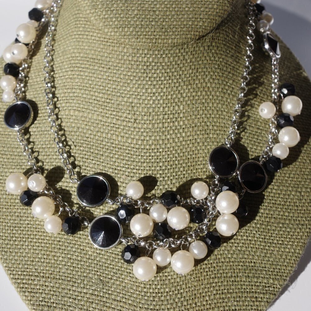 Women`s silver tone faux pearl black necklace.